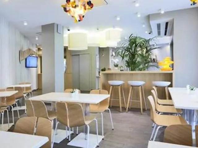 Kyriad 18 - Porte De Clignancourt - Montmartre Hotell