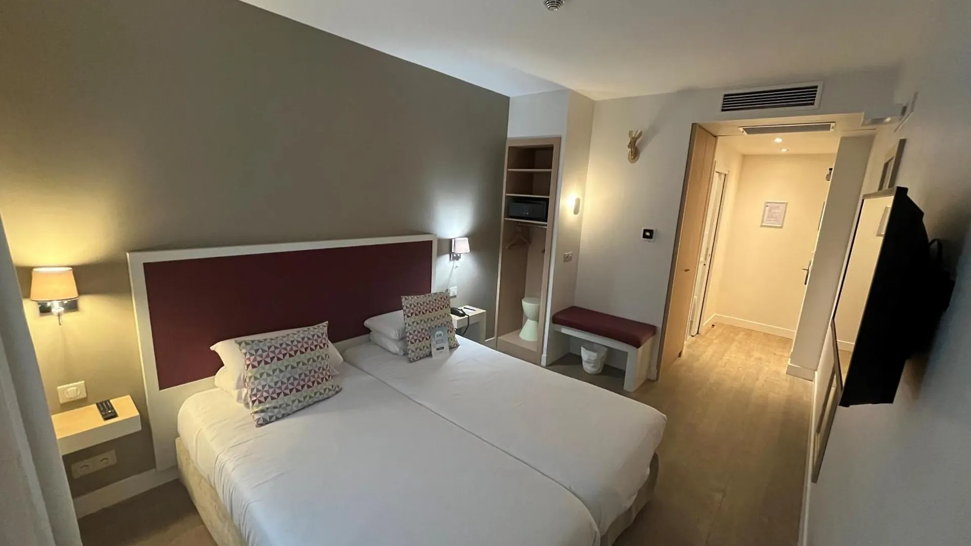 Hotell Kyriad 18 - Porte De Clignancourt - Montmartre Paris