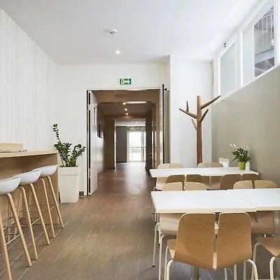 Kyriad 18 - Porte De Clignancourt - Montmartre Hotell 3*