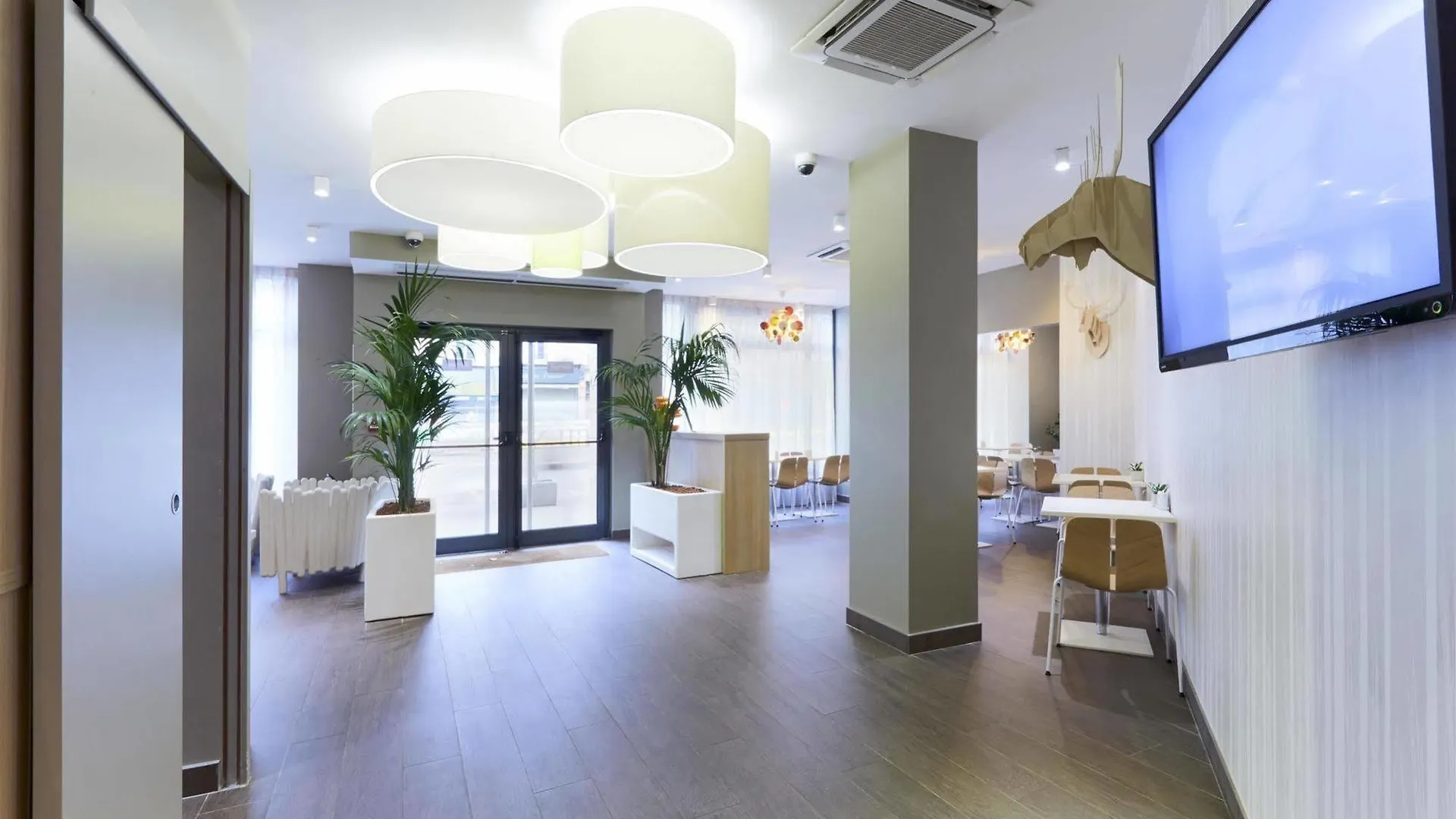 Hotell Kyriad 18 - Porte De Clignancourt - Montmartre
