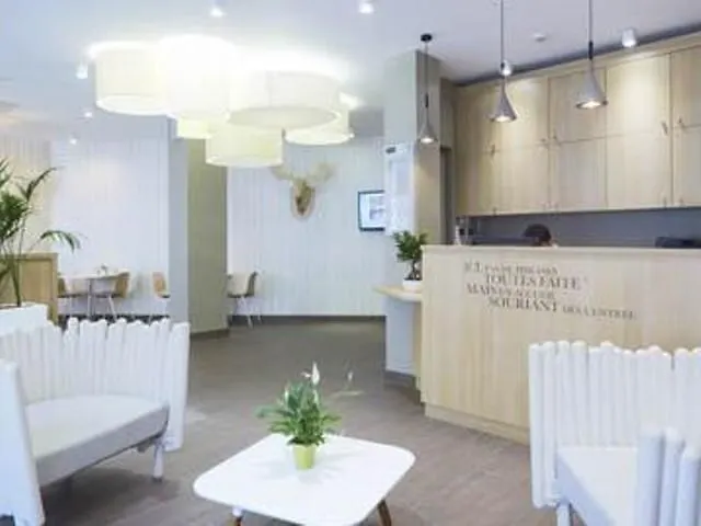 Hotel Kyriad 18 - Porte De Clignancourt - Montmartre Parigi