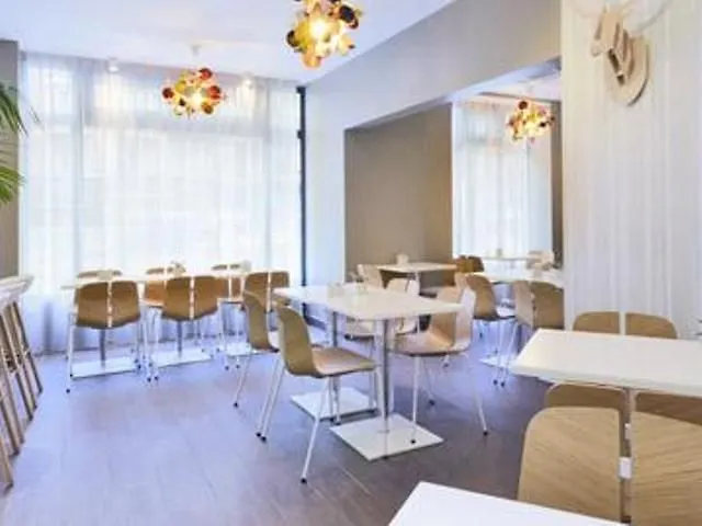 Hotel Kyriad 18 - Porte De Clignancourt - Montmartre