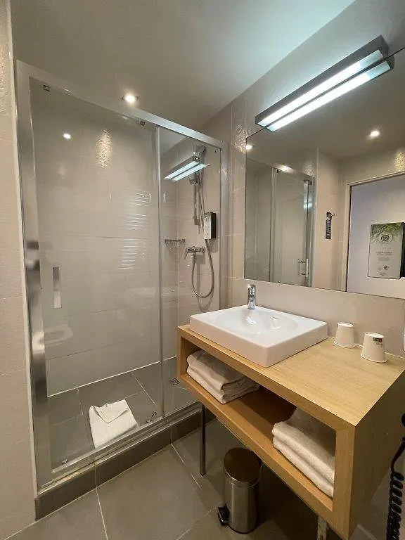 Hotel Kyriad 18 - Porte De Clignancourt - Montmartre Parigi