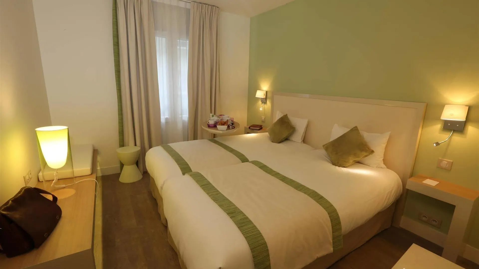 Kyriad 18 - Porte De Clignancourt - Montmartre Hotel Paris