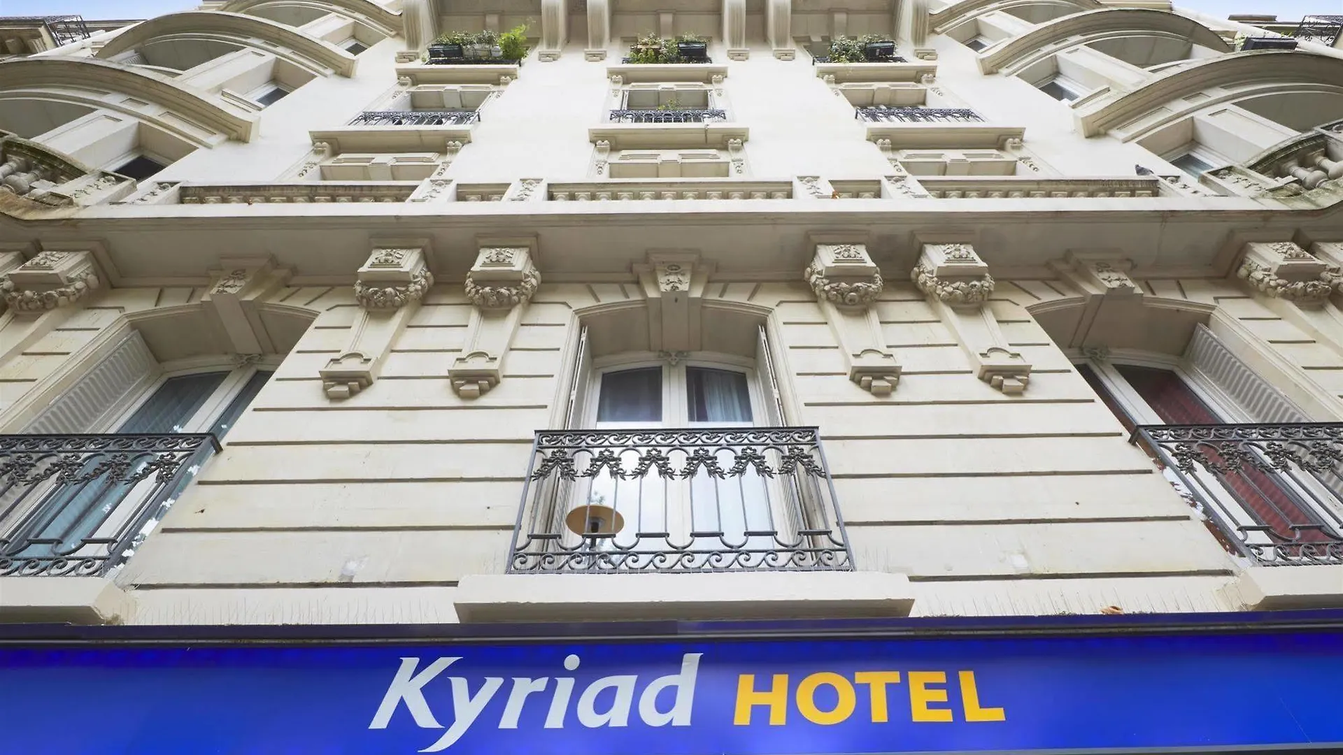 Kyriad 18 - Porte De Clignancourt - Montmartre Hotel