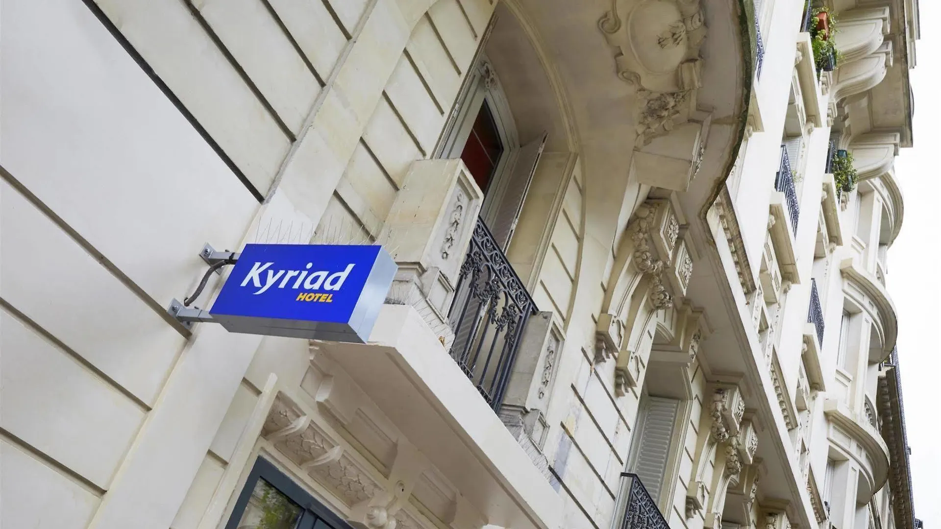 Kyriad 18 - Porte De Clignancourt - Montmartre Hotel Paris