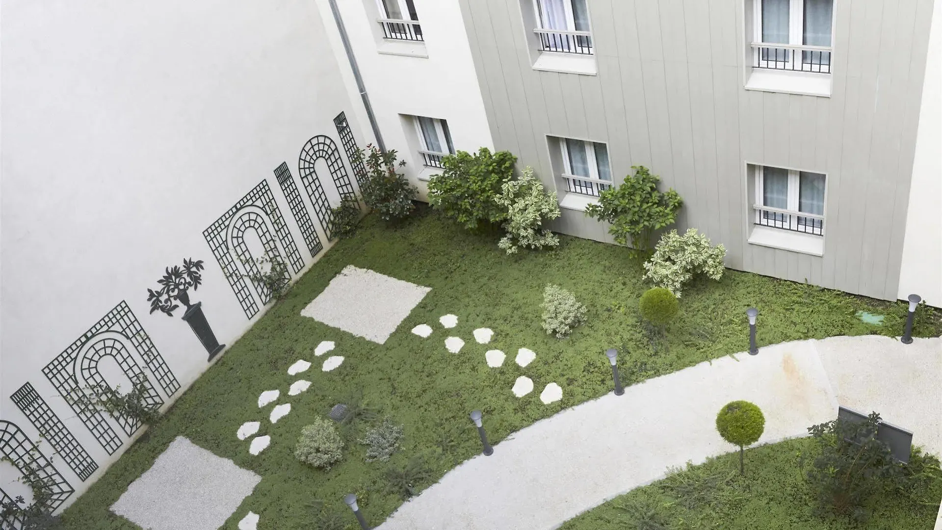 Kyriad 18 - Porte De Clignancourt - Montmartre Hotel