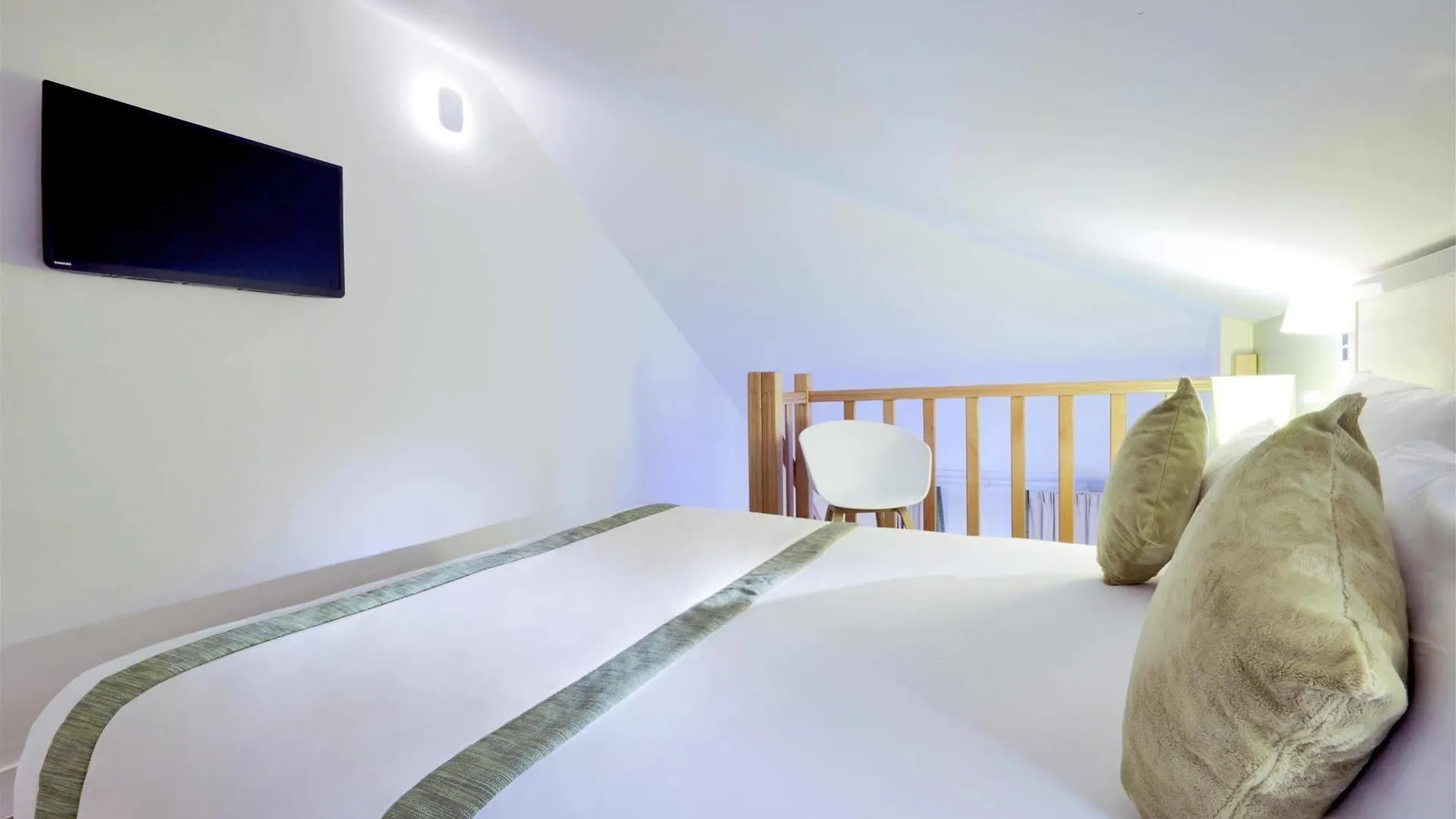 Kyriad 18 - Porte De Clignancourt - Montmartre Hotel 3*