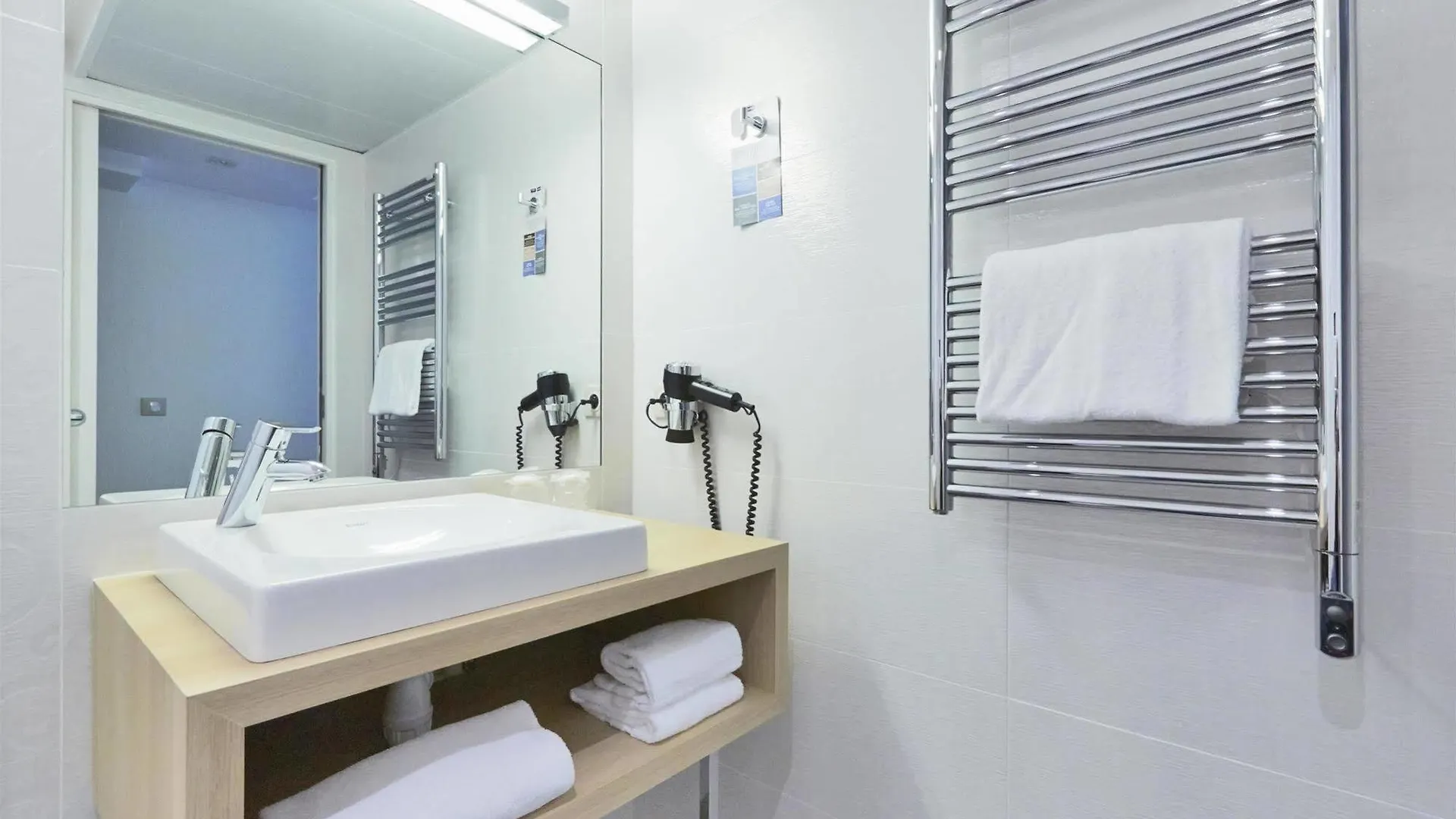 Hotel Kyriad 18 - Porte De Clignancourt - Montmartre Paris