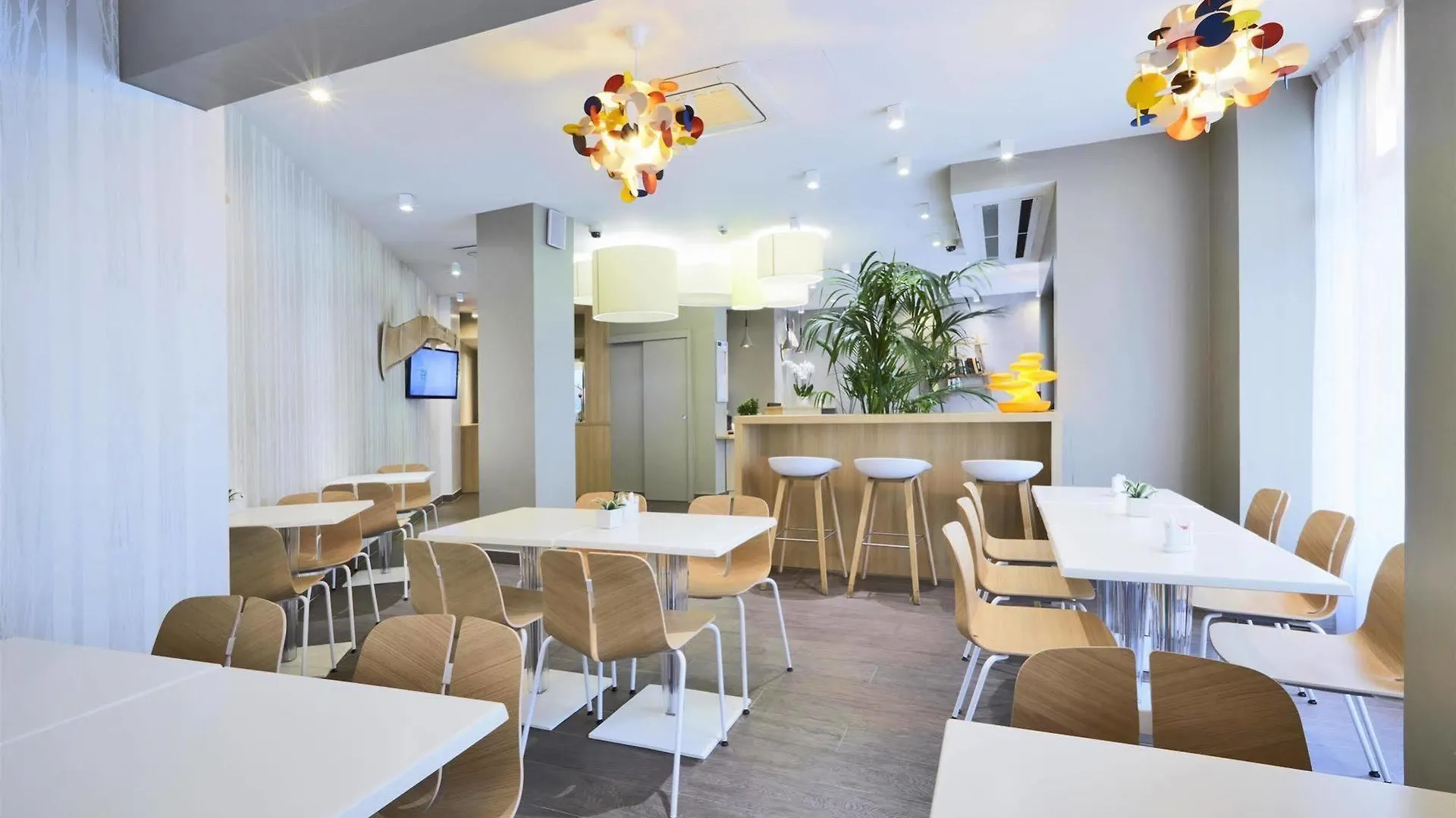 Kyriad 18 - Porte De Clignancourt - Montmartre 3*