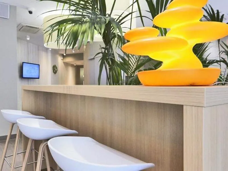Otel Kyriad 18 - Porte De Clignancourt - Montmartre 3*